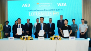 Vietnam Airlines hợp tác cùng ACB và Visa ra mắt thẻ hội viên tích hợp thanh toán Lotusmiles Pay