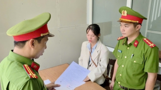 Nữ nhân viên tín dụng làm giả giấy tờ để chiếm đoạt tiền của ngân hàng