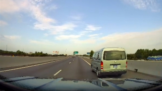 Phát hiện xe biển xanh vi phạm, người dân liền báo tin cho Thiếu tướng Đỗ Thanh Bình