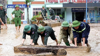 Công an tỉnh Nghệ An: Cùng dân trong tâm lũ
