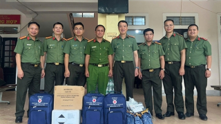 Cục Y tế - Bộ Công an sẻ chia với người dân vùng chịu ảnh hưởng lũ lụt