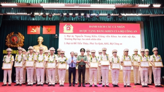 Tôn vinh 99 tập thể, cá nhân điển hình dân vận khéo trong lực lượng CAND