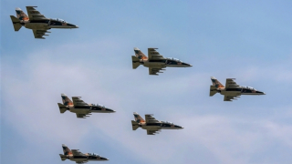 Những cánh bay trên thao trường A80