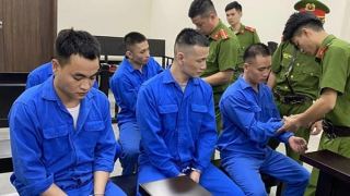 Quậy phá để chiếm đoạt tiền của chủ nhà hàng người nước ngoài, lĩnh 13 năm tù