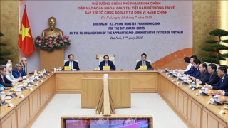 Thủ tướng gặp mặt Đoàn Ngoại giao tại Việt Nam thông tin về sắp xếp tổ chức bộ máy