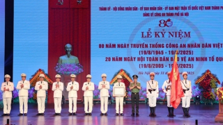 Công an TP Hà Nội đón nhận Huân chương Chiến công hạng Nhất