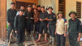 Dọn bùn sau lũ, Công an tỉnh Nghệ An tìm thấy tiền, vàng trả lại cho người dân