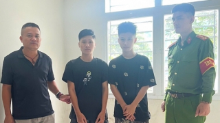 Mâu thuẫn cá nhân, dùng bình xịt hơi cay và súng cao su gây án