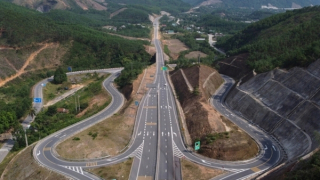 Khởi công thêm ba dự án đường cao tốc dài hơn 300km vào dịp 19/8