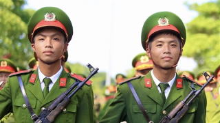 Cặp song sinh trên thao trường A80