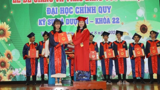 Trường Đại học Cửu Long trao bằng tốt nghiệp cho 227 tân kỹ sư, dược sĩ