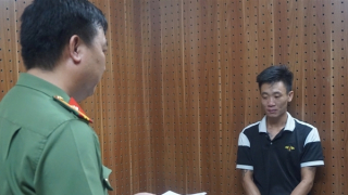 Khởi tố nam thanh niên mua súng cất giấu tại phòng trọ để phòng thân