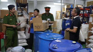 Khởi tố đường dây sản xuất thực phẩm chức năng giả quy mô lớn, bắt hai Giám đốc