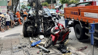 Tài xế xe bán tải tử vong sau khi tông gãy cột điện có dấu hiệu đột quỵ