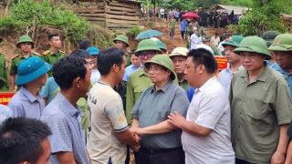 Thủ tướng tới Điện Biên, thăm hỏi người dân, chỉ đạo khắc phục hậu quả thiên tai nặng nề