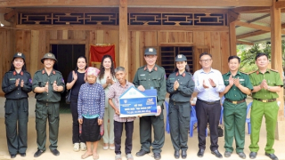 Bộ Tư lệnh Cảnh sát cơ động tặng nhà đại đoàn kết cho người nghèo ở Sơn La