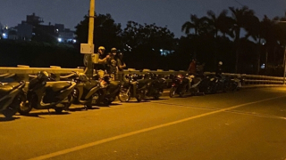 Cô gái trầm cảm nhảy cầu được tìm thấy tại đoạn sông đầy lục bình, cỏ dại