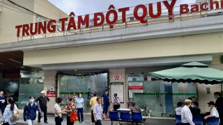 Bệnh viện Bạch Mai bác tin đồn "tăng 1 độ, tăng 10% nguy cơ đột quỵ"