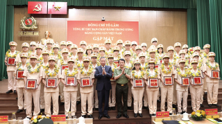 Tổng Bí thư: Đưa thi đua vào công việc hằng ngày, để từng CBCS đều có sáng kiến, hành động