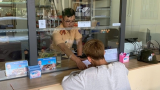 Người dân gửi clip ôtô vượt ẩu tới Cục CSGT