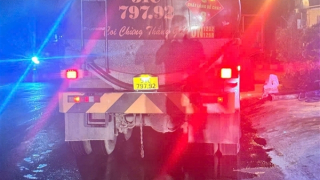 Xuyên đêm xử lý sự cố dầu tràn trên quốc lộ 1A ở phía Bắc Khánh Hòa