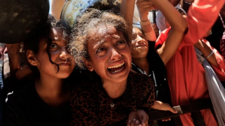 Không chỉ có bom đạn, nhiều người Palestine đang chết vì đói