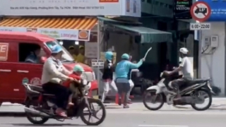 Nhóm mặc đồ xe ôm công nghệ ẩu đả gây náo loạn đường phố