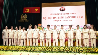 Xây dựng lực lượng ngoại tuyến chuyên nghiệp, chuyên sâu, tinh nhuệ, hiện đại