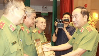 Khen thưởng 114 tập thể, cá nhân hội viên Cựu CAND trong phong trào thi đua đặc biệt