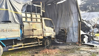 Xuyên đêm ngăn đám cháy từ bãi phế liệu vào bãi xe và khu dân cư