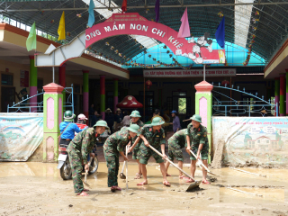 Ngành giáo dục Nghệ An chạy đua sau lũ để kịp khai giảng năm học mới