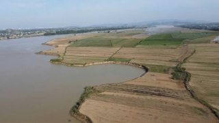 “Hà bá” nuốt chửng đất sản xuất của người dân