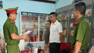 Bắt nhóm đối tượng chiếm đoạt hơn 30 tỷ đồng từ các thẻ tín dụng