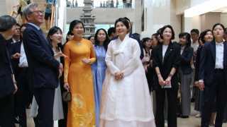 Phu nhân Tổng Bí thư thăm Bảo tàng Quốc gia Hàn Quốc