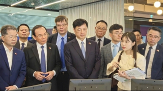 Đoàn công tác cấp cao Việt Nam thăm thung lũng công nghệ cao ở Hàn Quốc