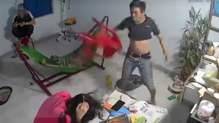 Làm rõ clip người anh dùng ghế đánh em gái tới tấp ở Quảng Ngãi