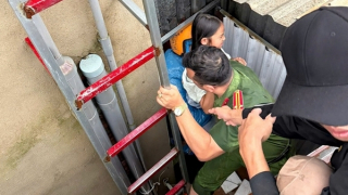 Công an Lâm Đồng phản ứng nhanh trong mưa lũ, giải cứu nhiều người khỏi vùng nguy hiểm