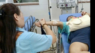 Nhân viên phục vụ xe buýt Hà Nội nhanh trí cứu giúp người gặp nạn