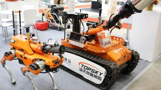 Tận mắt xem các phương tiện chữa cháy, CNCH mới lạ, hiện đại