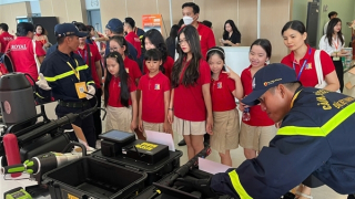 Du khách tham quan và trải nghiệm thực tế tại Triển lãm quốc tế PCCC&CNCH