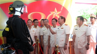 Giữ vững an ninh, an toàn thành phố trung tâm châu thổ Cửu Long