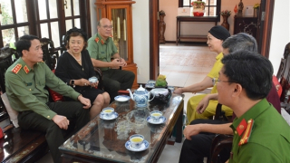 Thứ trưởng Lê Quốc Hùng tri ân gia đình các đồng chí cố lãnh đạo Bộ Công an