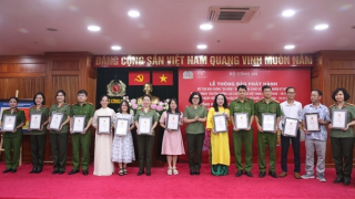 Trao giải cuộc vận động sáng tác truyện ngắn và ký về lực lượng Công an