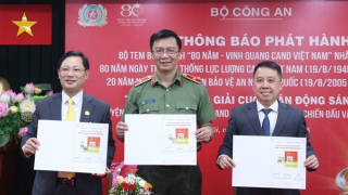 Phát hành bộ tem bưu chính chủ đề “80 năm – Vinh quang CAND Việt Nam”