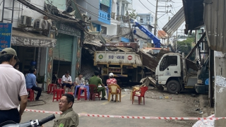 Nổ lò hơi ép kính, ít nhất 4 căn nhà bị ảnh hưởng