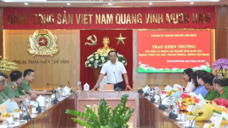 Khen thưởng Ban chuyên án triệt phá đường dây đánh bạc qua mạng hơn 20 ngàn tỷ đồng