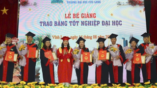 Trường Đại học Cửu Long trao bằng tốt nghiệp 584 sinh viên hệ đào tạo từ xa