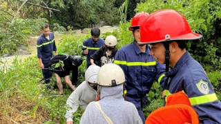 Kịp thời giải cứu 4 nữ sinh bị nước lũ cô lập khi dã ngoại