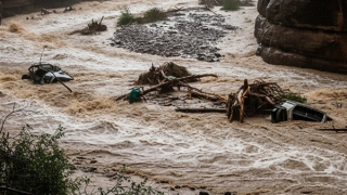 Lũ quét ập xuống khu cắm trại Trung Quốc khiến 8 người chết