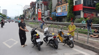 Mâu thuẫn trong làm ăn, 4 đối tượng rủ nhau chặn đánh người, cướp xe máy